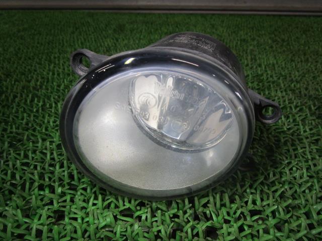 プリウス DAA-ZVW30 左フォグランプ 81026-0W020 Valeo /40819拍卖