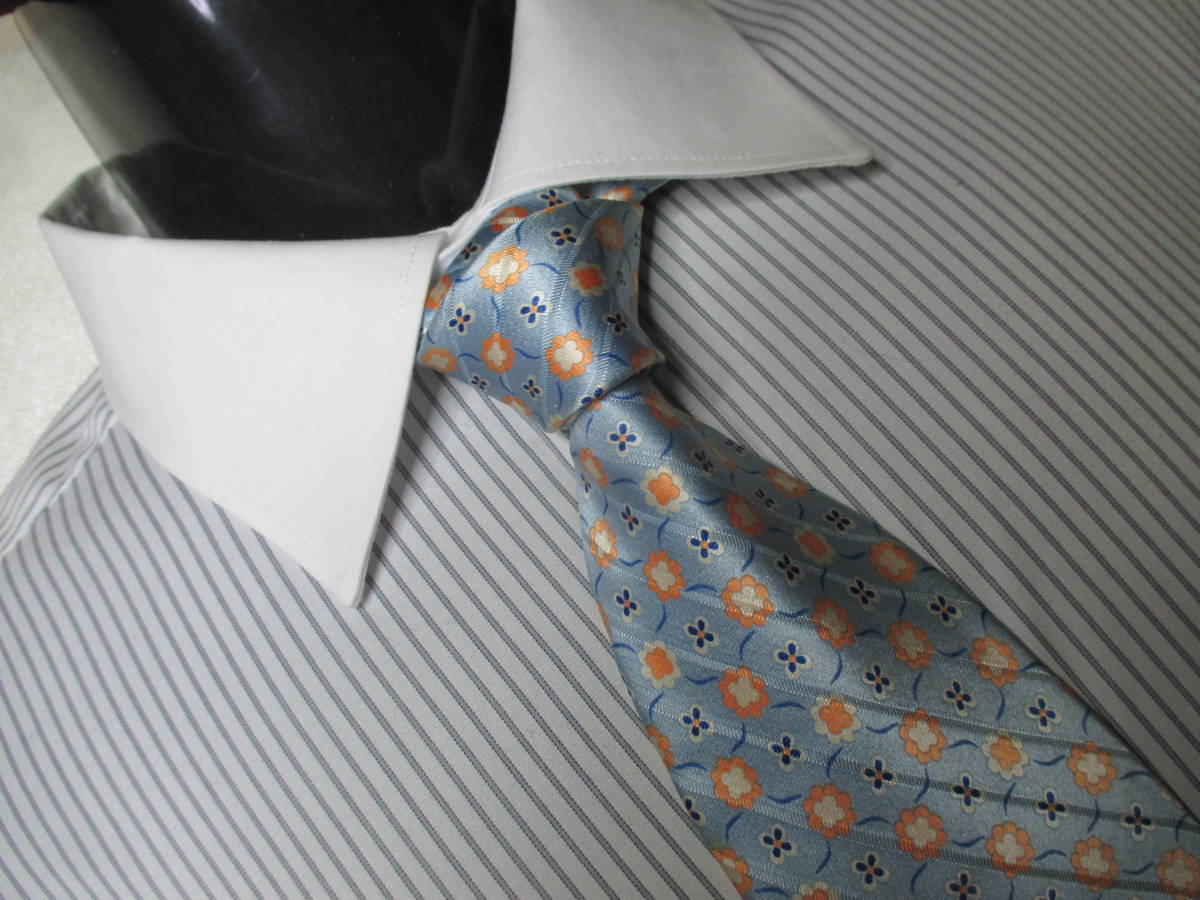 ◇ニナリッチNINA RICCI ◇ネクタイ◇中古品◇花の柄・水色系◇第31弾ブランドがいっぱい◇31-117◇拍卖