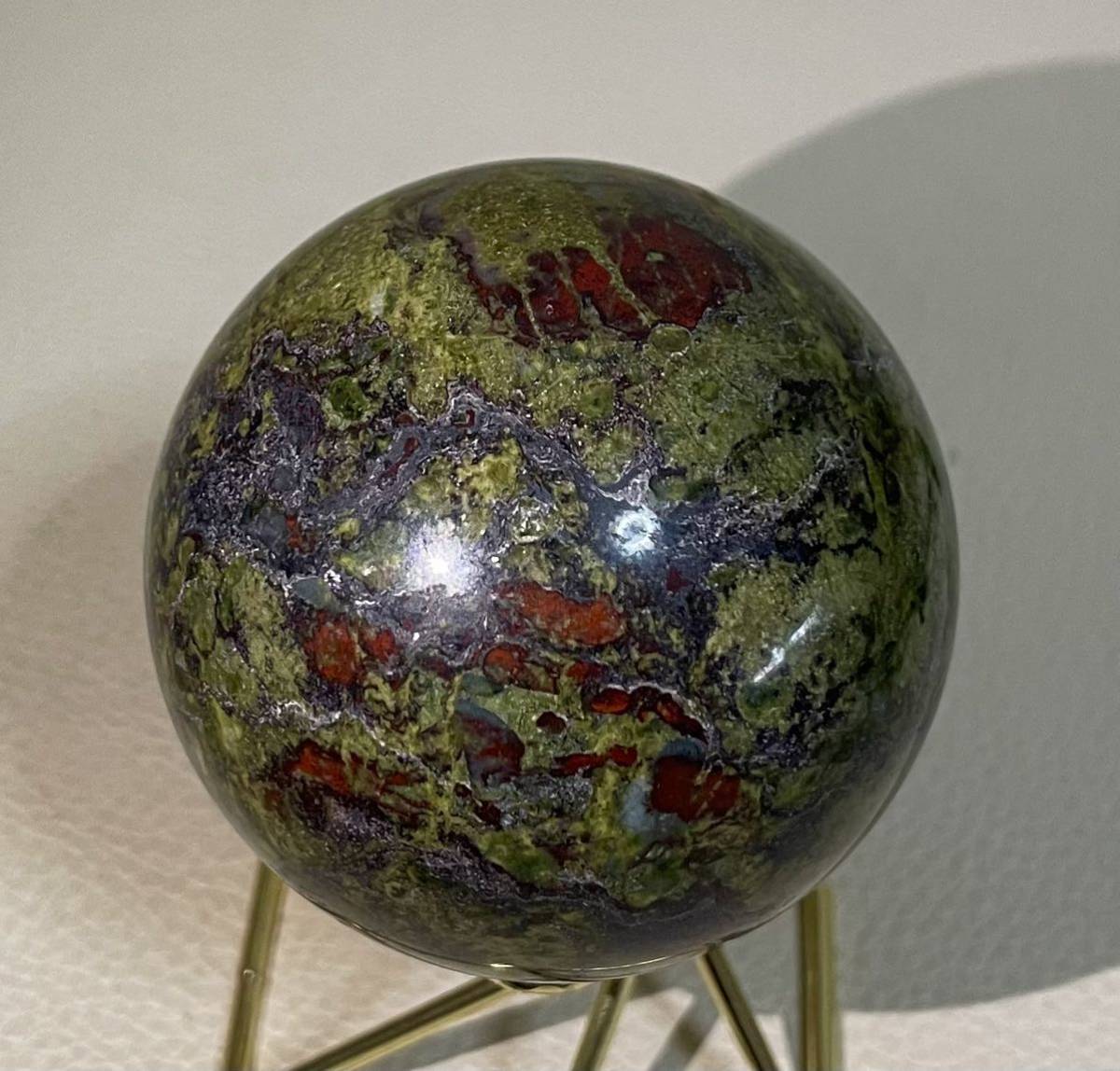 ドラゴンブラッドジャスパー 002 龍血石 スフィア 鉱物 パワーストーン エネルギー 天然石丸玉 置物インテリア 魔除 お守 幸運 ラッキー拍卖