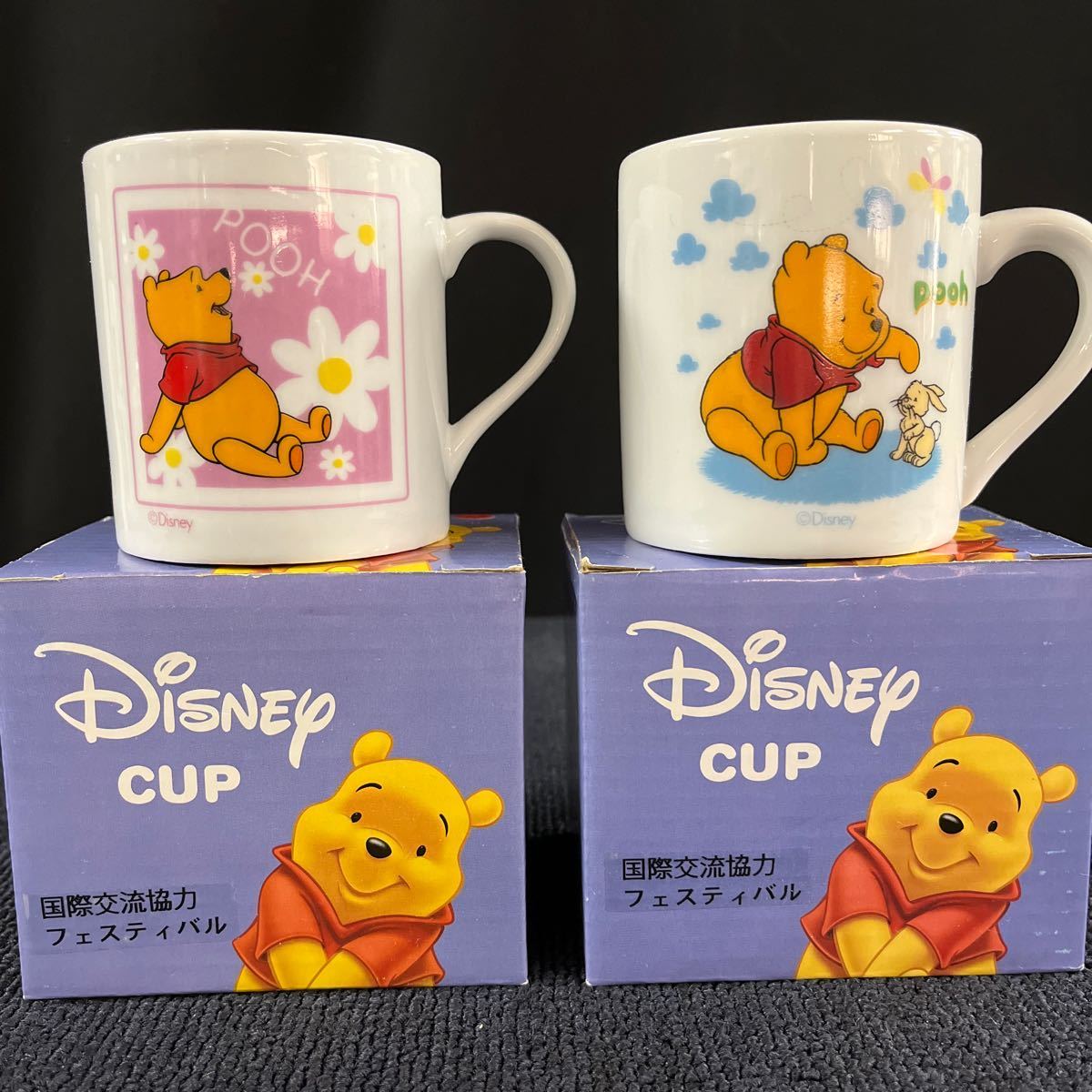 美品 ディズニーキャラクター★くまのプーさん★ペアマグカップ★共箱付2個セット コップ 陶器 グッズ A2拍卖