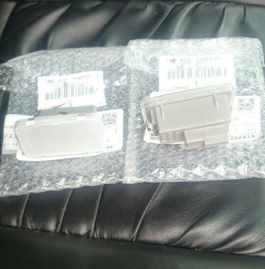 残りわずか!【未使用 トヨタ 純正流用】TOYOTA アルファード G/V HV カーテシランプ 2個セット JDM拍卖