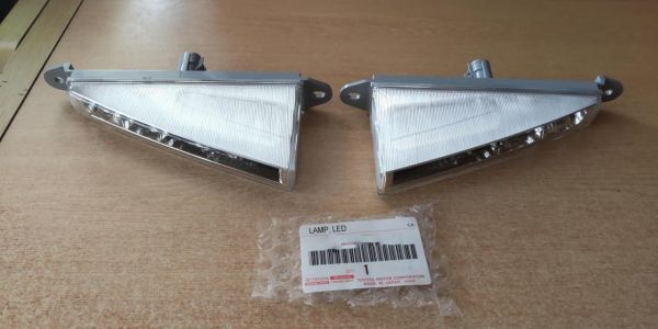 【未使用 トヨタ 純正】ヴィッツ 130系 アクア NHP10 プリウス ZVW30 LEDイルミネーション ランプ 左右セット拍卖