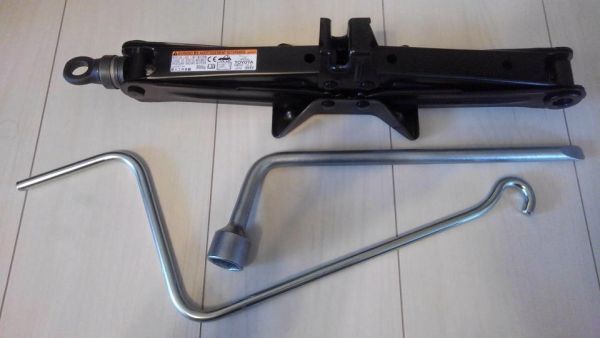 残りわずか!【未使用 トヨタ 純正】ヴィッツ KSP/NSP/NCP130系 ジャッキ レンチ ハンドル セット拍卖