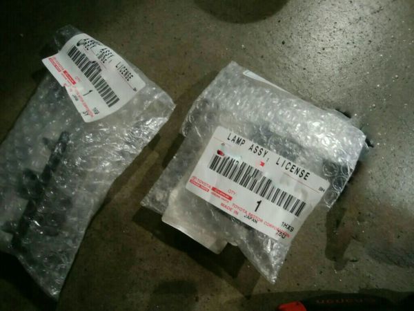 残りわずか!【未使用 トヨタ 純正流用】アクア NHP10 ナンバー灯 2個セット ライセンスランプ拍卖