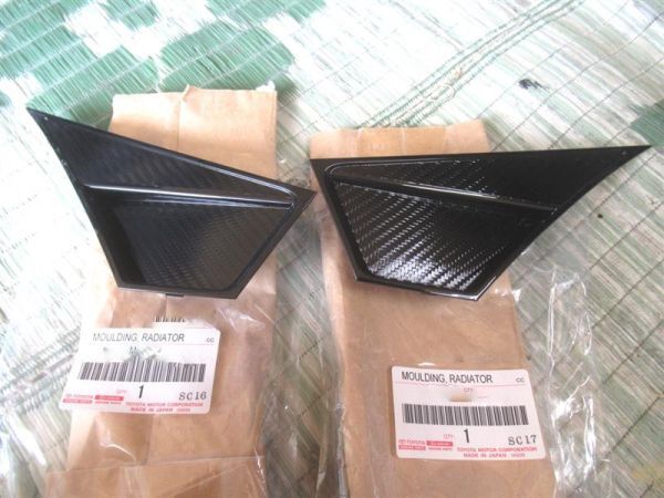 【未使用 トヨタ 純正】ヴィッツ KSP/NSP/NCP130系 ラジエタグリルサイドモールディングス 左右セット拍卖
