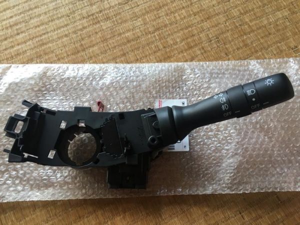 【未使用 トヨタ 純正】ヴィッツ KSP/NSP/NCP130系 リヤフォグスイッチ 寒冷地仕様 AUTO無し ハロゲン拍卖
