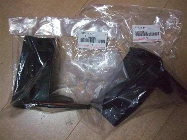 残りわずか!【未使用 トヨタ 純正】ヴィッツ KSP/NSP/NCP130系 リヤホイールハウスプレート 左右セット拍卖