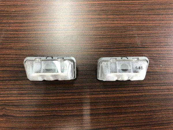 残りわずか!【未使用 トヨタ 純正流用】アクア NHP10 ライセンスプレートランプ LED 白色 2個セット拍卖