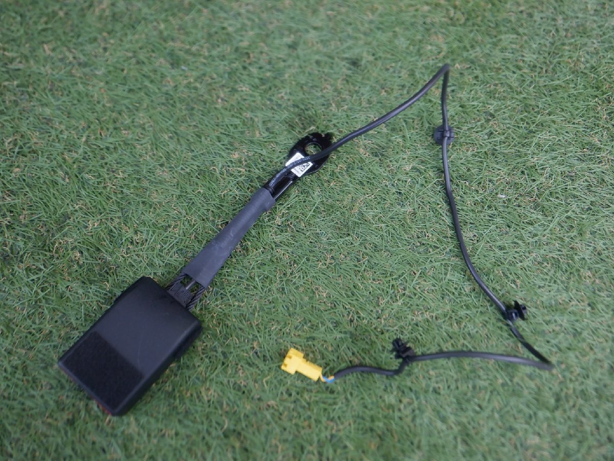 ベンツ純正 W177 Aクラス?? 分かる方どうぞ シートベルト キャッチ A1778603602 m-24-2-165拍卖