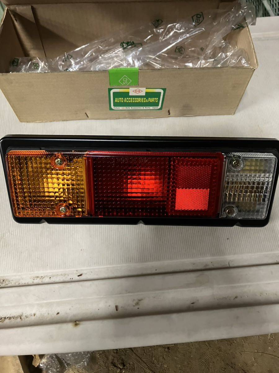 ドーワ テールランプ ミツビシ 12V 左右区別:左 橙/赤/白色 DS-0379 新品未使用品拍卖