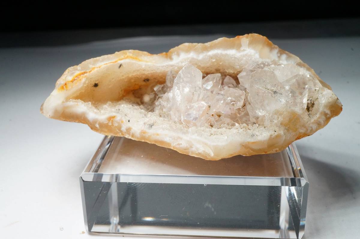 【特別即決価格!】早い者勝ち!30年前の希少在庫!アゲートジオード・ドーム水晶、石英クラスターが神秘的(メノウ・瑪瑙)原石44g②拍卖