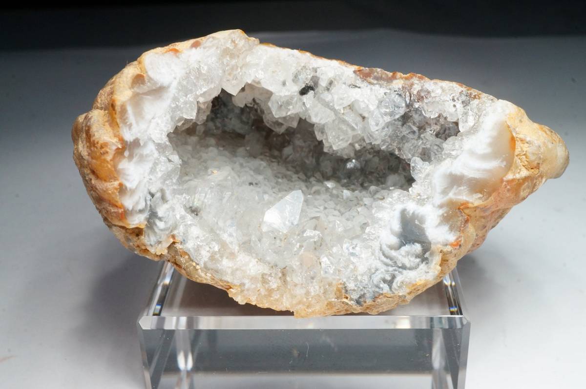 【特別即決価格!】早い者勝ち!30年前の希少在庫!アゲートジオード・ドーム水晶、石英クラスターが神秘的(メノウ・瑪瑙)原石85g拍卖