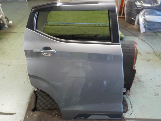 eKクロス B38W 右後ドア U17/グレーメタリック【個人宅宛発送不可】拍卖