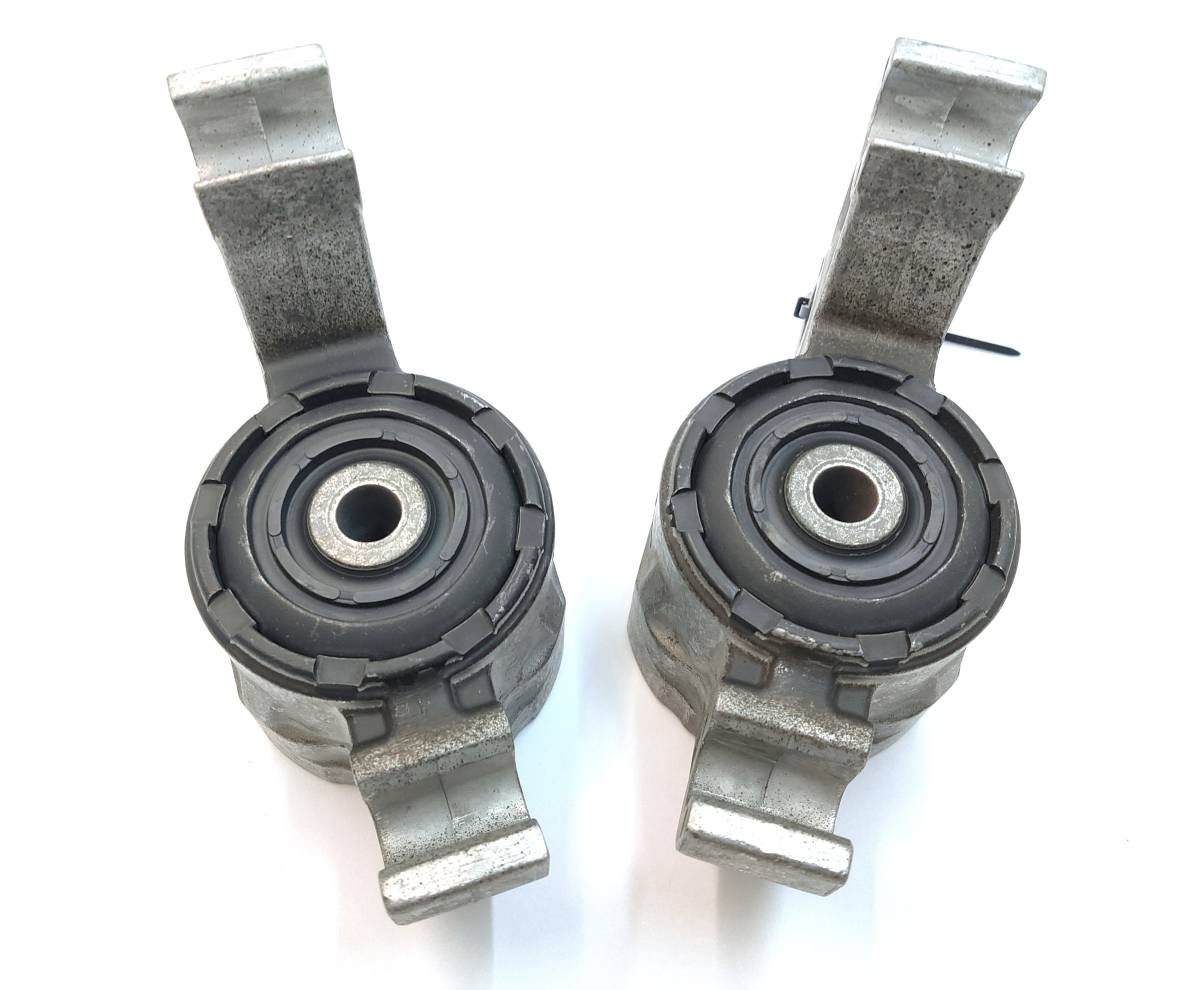 (送料込) サーブ SAAB 9-3 FB207 FB284 リア側ショックベアリングマウント左右セットXWDモデル専用【サーブ純製・新品】拍卖