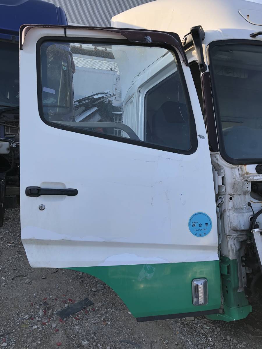 11141m 三菱 ふそう スーパーグレート QKG-FS54VZ ドア ガラス、内張り、ヒンジ付き 右 右側 運転席側拍卖