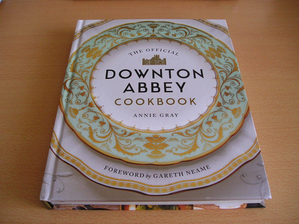 洋書・The Official Downton Abbey Cookbook・ダウントンアビーの料理とドラマを楽しむ本です拍卖