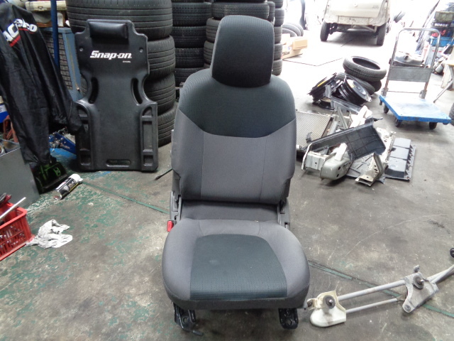 ADバン VAY12 純正 シート 助手席 送料はシステム上 無料 と表示されますが西濃着払い発送です。拍卖