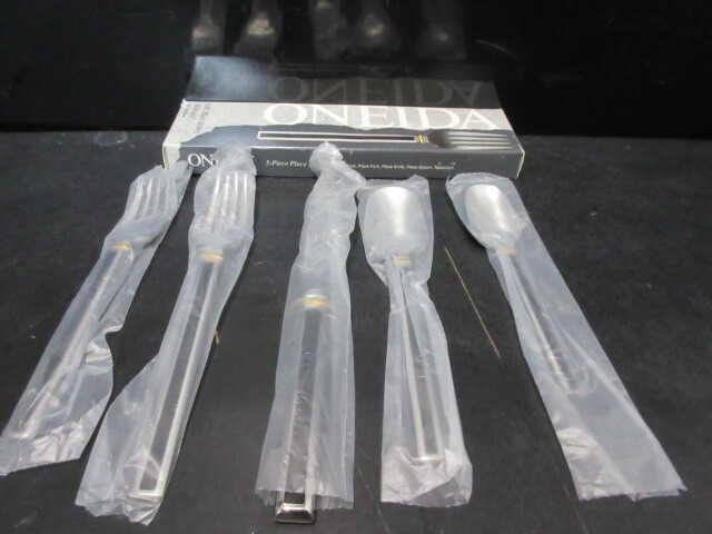 未使用 アメリカ老舗カトラーメーカー ONEIDAオネイダ 5ーPC ディナーカトラー 5個セット拍卖