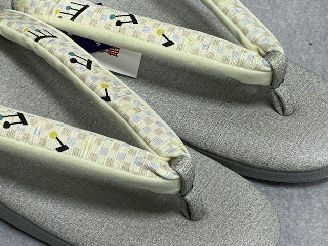 京都のおしゃれブランド『WAKKA』の楽しい音符に市松デザイン草履!紬・小紋に・・・1点のみ 日本製拍卖