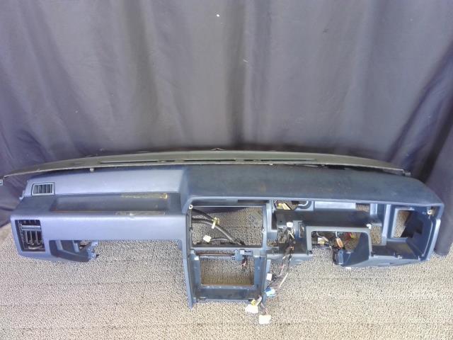 スカイライン E-FJR31 インストルメントパネル 68100-51S00拍卖