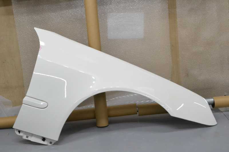 ベンツ C 180 クーぺ 右ハンドル 前期(203746) 純正 破損無 取付OK 右前 右 フロント フェンダーパネル 960U 白 k080045拍卖