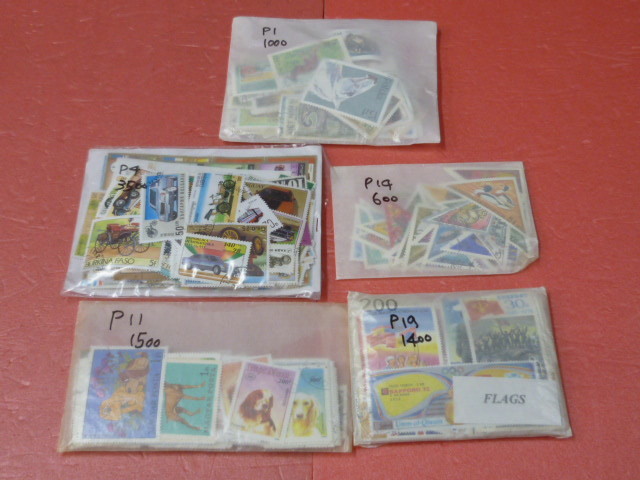 パケット№3 世界各国 P1 動物200種・P4 自動車300種・P11 犬猫200種・P14 三角切手・P19 旗200種 計5袋 未・済 混合拍卖