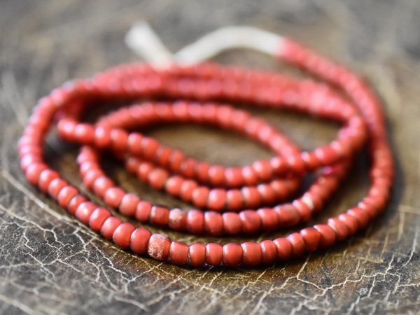 ●わくわく とんぼ玉★得割! ANTIQUE金赤ホワイトハーツ中小粒ビーズ一連C(Φ4.5mm) 蜻蛉玉 アンティークビーズ【送料無料】【C23021C】拍卖