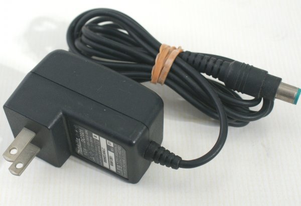 マキタ makita 掃除機用 急速充電器 DC7021 7.2V 360mA 動作品拍卖