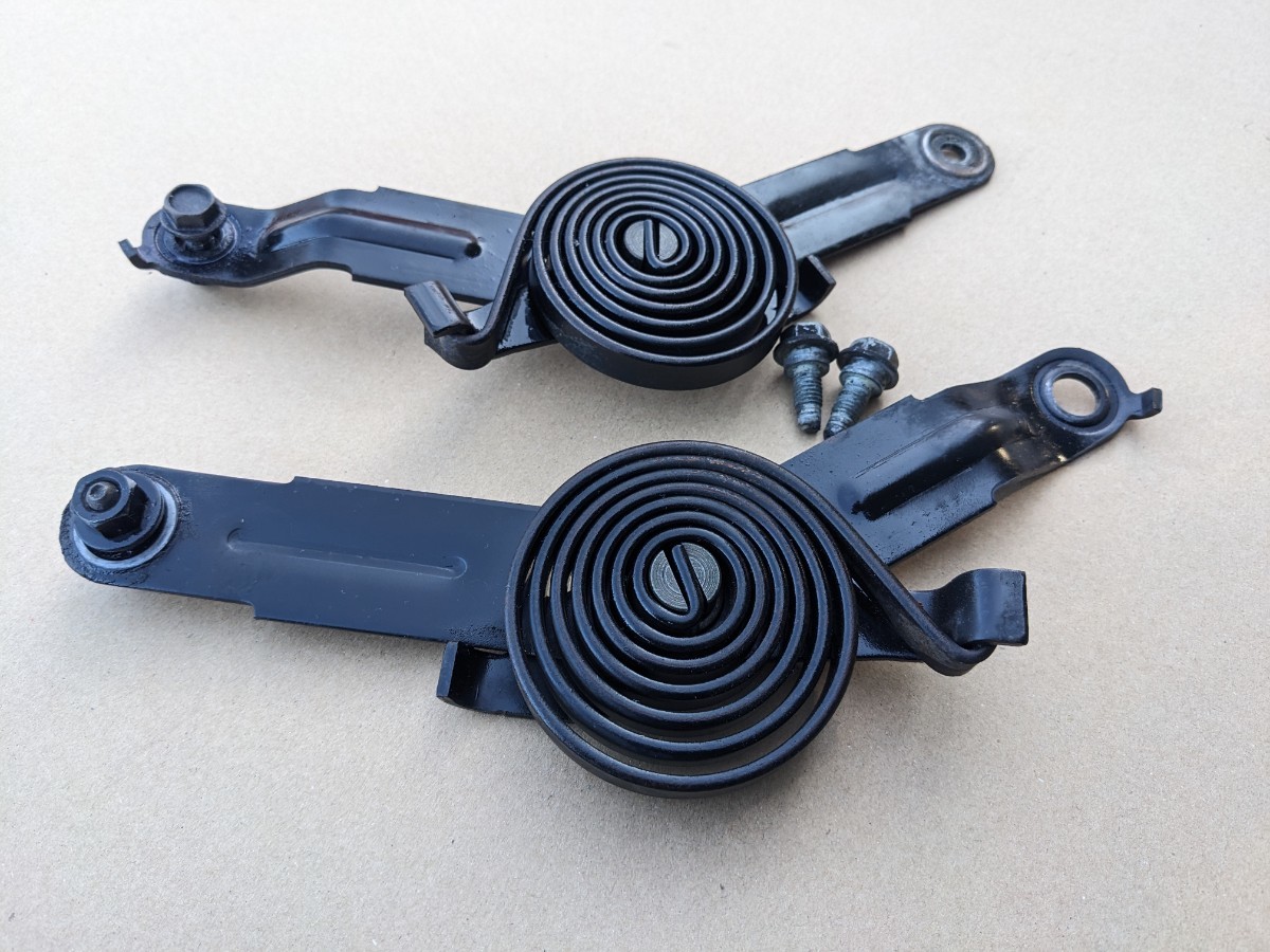 エスカレード 02-06 ボンネットスプリング 左右 6.0L拍卖