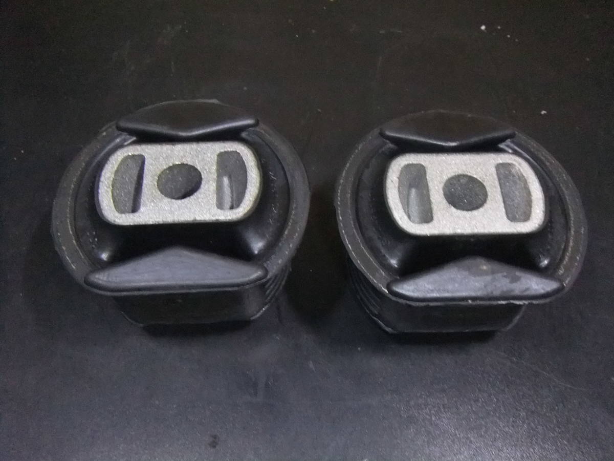 メルセデスベンツ純正 W201 W124 サブフレームブッシュ リペアキット 未使用品拍卖