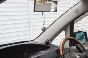 王冠 クラウン ルームミラーにぶらさげるアクセサリー キーホルダー おしゃれ キーホルダー金具付 メンズ用 レディス用 ブランド拍卖