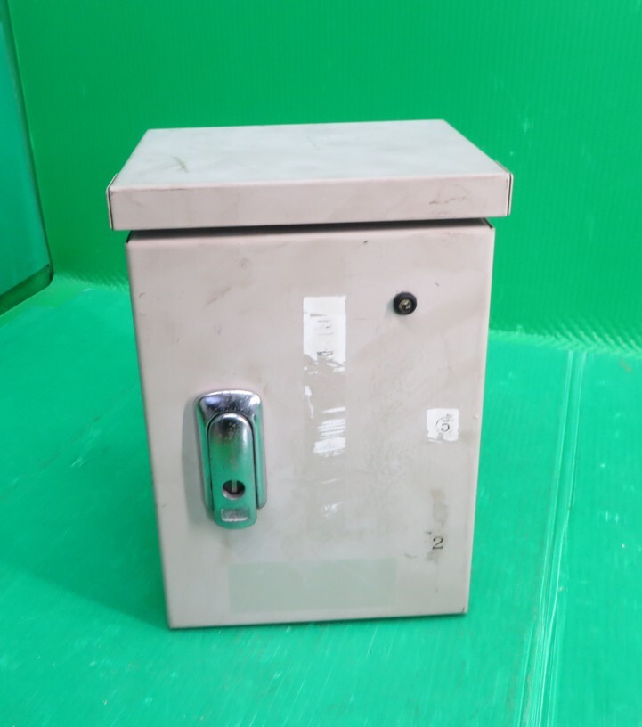 Z-3048■Nito 日東工業 制御盤 防塵・防水パッキン付キャビネット OAB12-152 +遮断器+ドアにランプ+アダプタ 現状渡し拍卖