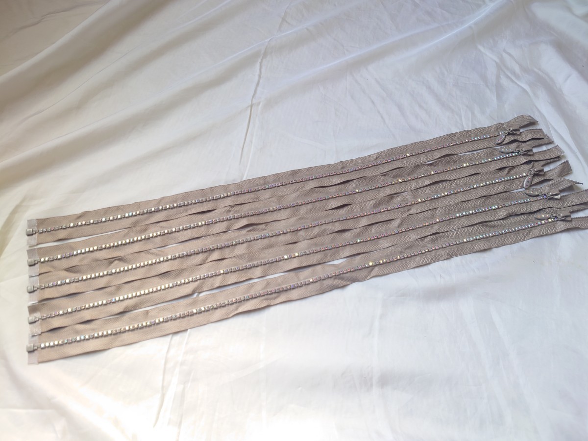 【在庫処分】石付きファスナー 61cmオープン 4ビスロン 濃ベージュ 5本拍卖