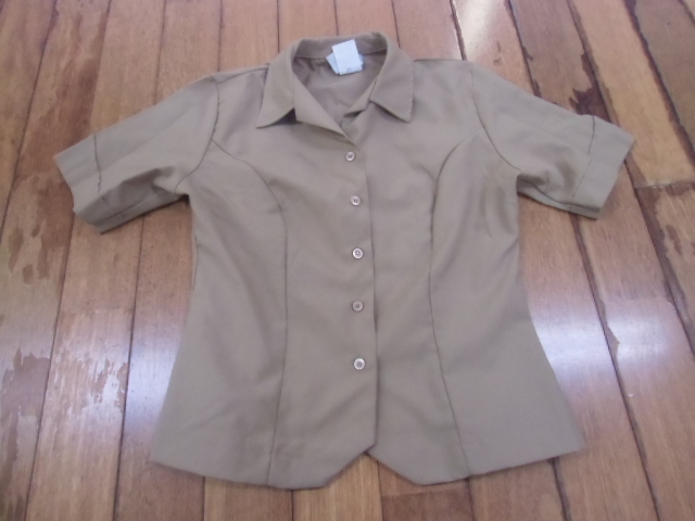 S-13 ミリタリー サバゲー コスプレ アメカジ 米軍放出品 実物 USMC MARINE 作業服 ドレス シャツ Yシャツ 制服 カーキ 海兵隊 レディース拍卖