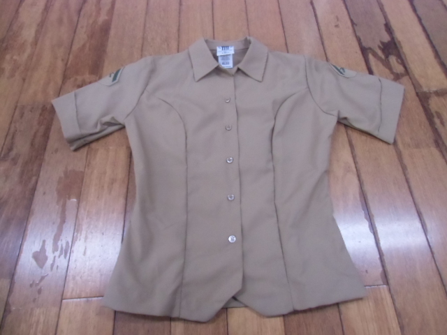 S-25 ミリタリー サバゲー コスプレ アメカジ 米軍放出品 実物 USMC MARINE 作業服 ドレス シャツ Yシャツ 制服 カーキ 海兵隊 レディース拍卖