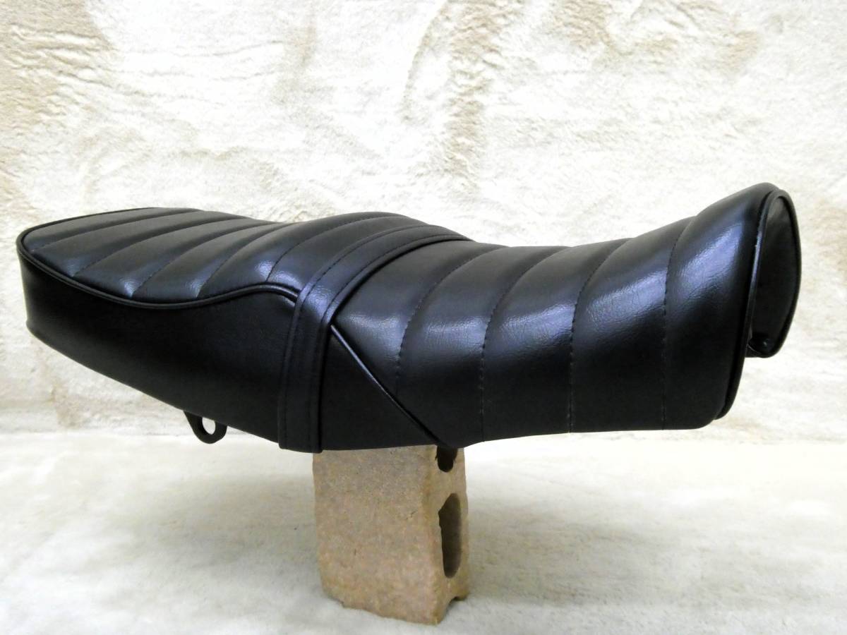 エイプ50 タックロールシート 黒皮 /ブラック あんこ抜き 鋲APE キャブ車 完成品 段シート 変形 タンデム ベルト 外装 タックロール拍卖