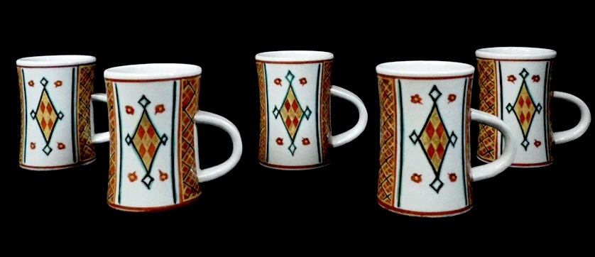 思わず目を惹かれる美しい絵付けの作品!昭和ビンテージ 九谷焼 佐一作 マグカップ5客セット 在銘有り 1980〜1990年代 YMH602拍卖