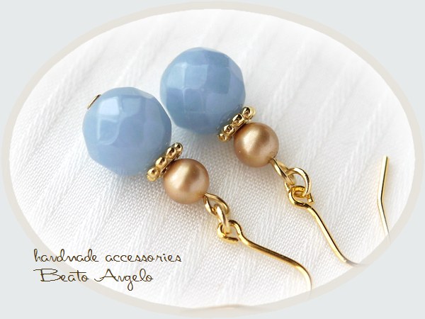 ■+angelo+天然石エンジェライトとスワロフスキー パールのピアス(p-059)G 香水瓶 天使 サックスブルー チタン 樹脂 イヤリング拍卖