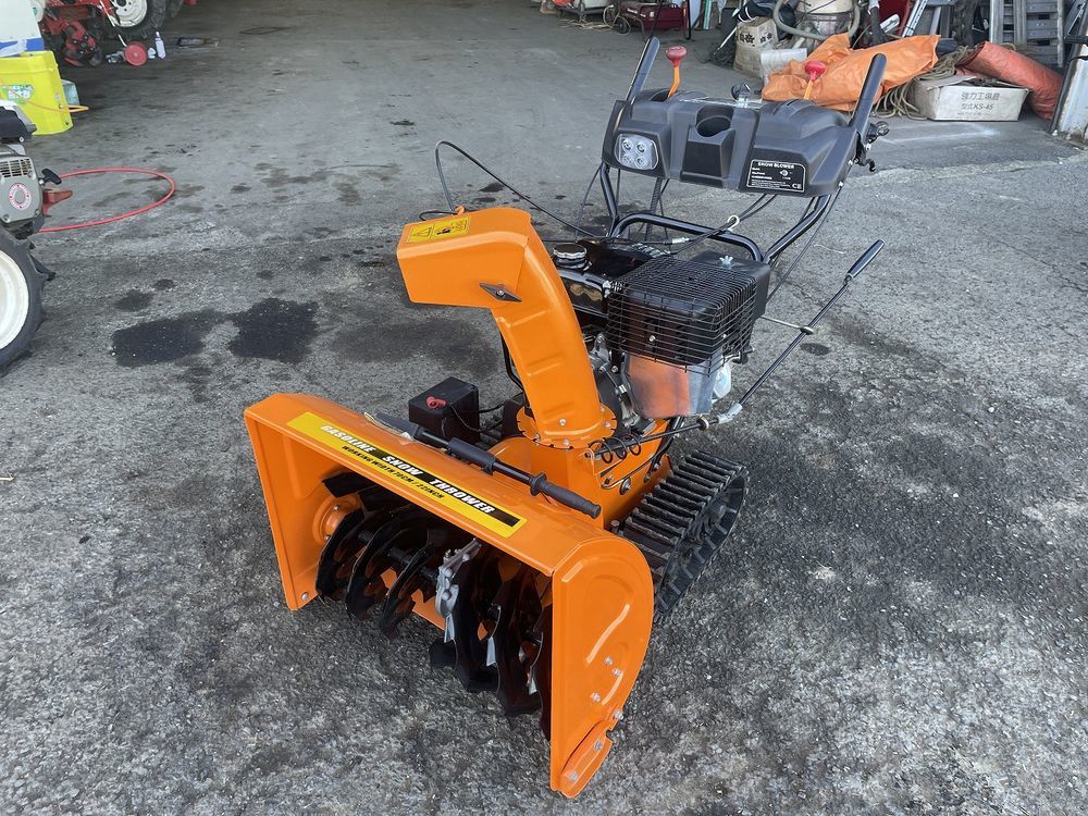 【茨城県常総市】未使用品 WUYI COLORED GARDEN TOOL 除雪機 スノーブロワー 除雪幅70cm ガソリン セル付き 雪かき #JP100001132拍卖