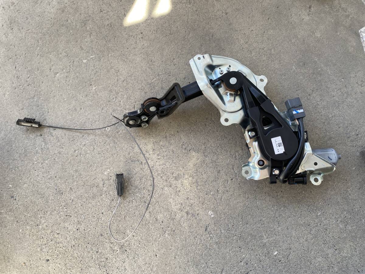 MK32S スペーシア 左パワースライドドアモーター 2402-1502拍卖