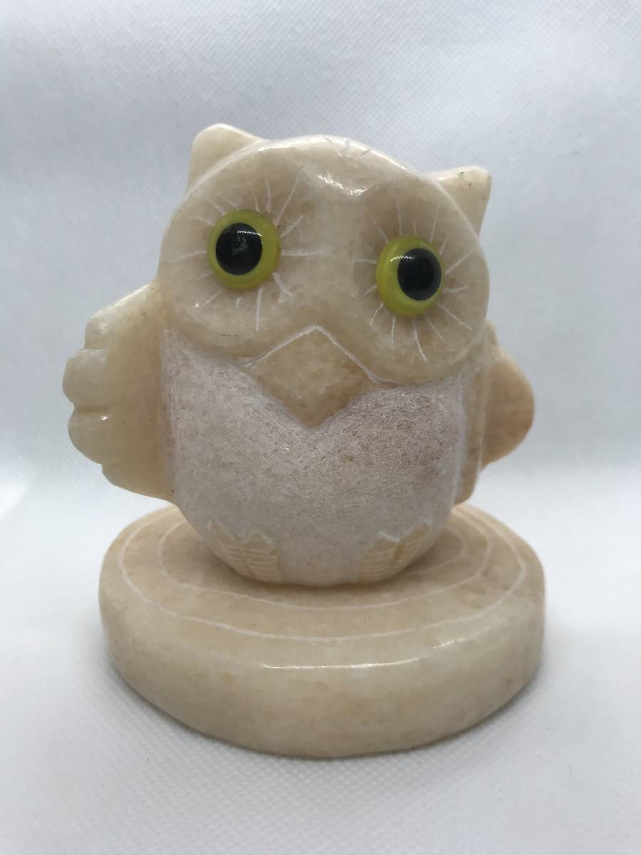 【彫刻】フクロウの置き物/ベージュ/切り株の台座付き♪〈オブジェやインテリア等にオススメ♪〉【美品】拍卖