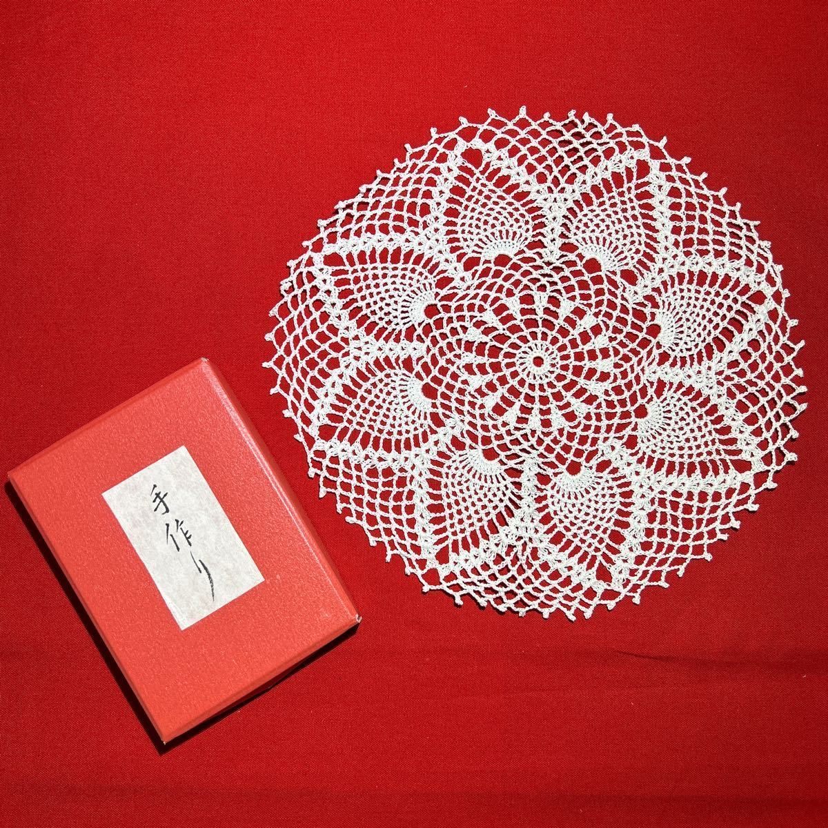 ★送料無料★新品★ 手作り 刺繍 ドイリー 直径約26cm レース編み ハンドメイド カントリー雑貨 飾り 上品 クロス (02256C拍卖