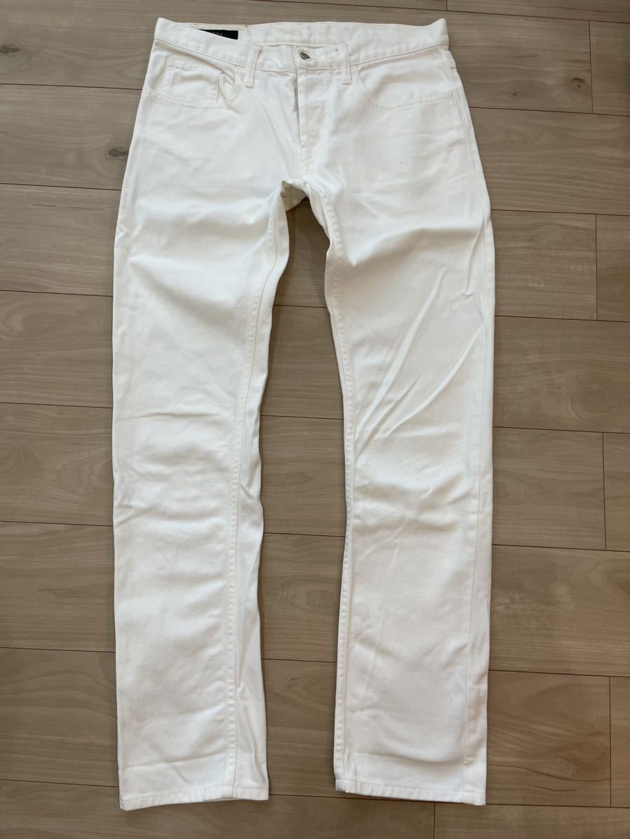 グッチ ホワイトデニム 極上美品 使用わずか サイズ44 スキニータイプ拍卖