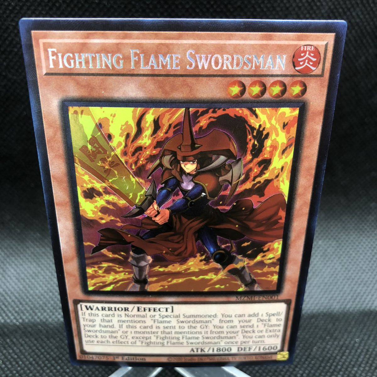 【未使用品】遊戯王 英語版 FIGHTING FLAME SWORSMAN コレクターズレア MZMI-EN001 炎の剣士新規拍卖