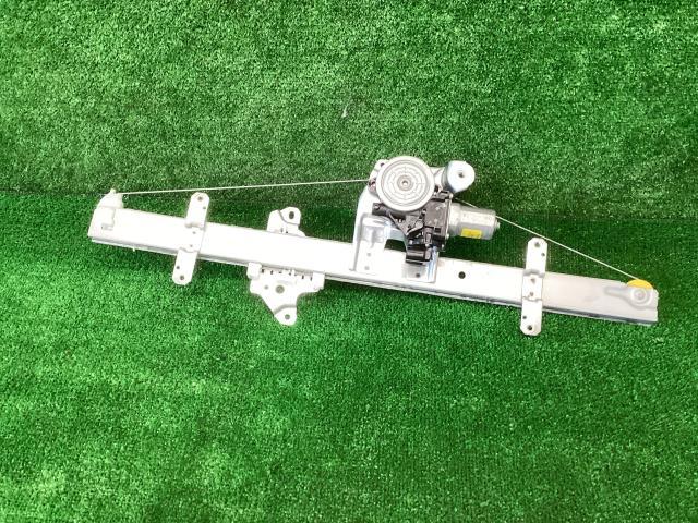 eKクロススペース 5AA-B34A 右Fドアレギュレータ・モーター G プラスエディション X42 MQ715637拍卖