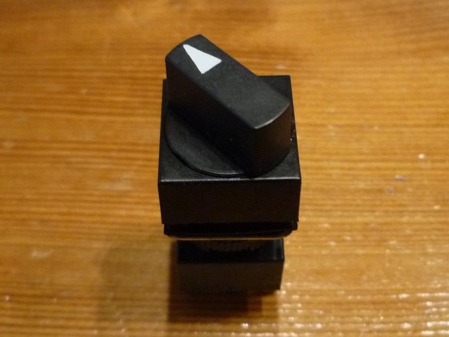 OMRON (オムロン)製 φ16サイズ 矢印ハンドルスイッチ A16S-2N-2 新品未使用(長期保管品)拍卖