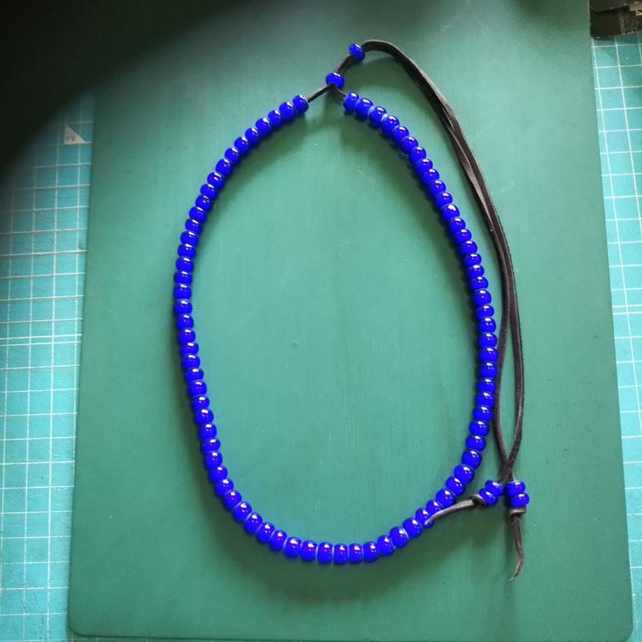 ホワイトハーツビーズネックレス!!紺色拍卖