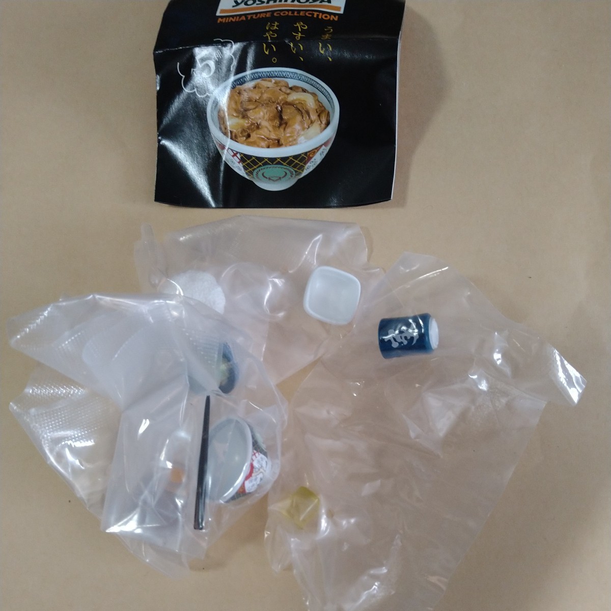 即決 吉野家ミニチュアコレクション1 牛丼 おうち吉野家 テイクアウトセット 2牛すき鍋 ラッキーアイテム湯呑み 四十七の瞳おたま拍卖