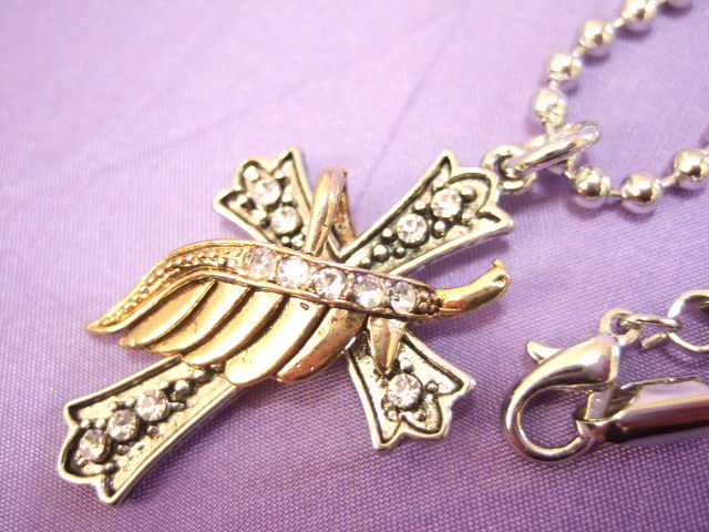 横浜最新 魅惑の十字架&羽 組込み仕上げ♪クロスツートンペンダント&チェーン50cm メンズレディース 守護魔除け 送料220円ξbalnξξ76拍卖