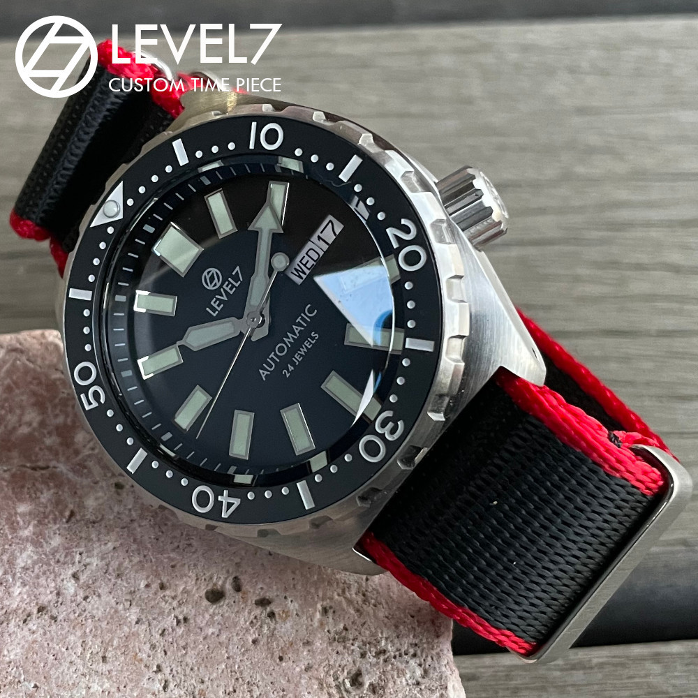 日本製 ハンドメイドの腕時計 20気圧防水 自動巻き SEIKO NH36 サファイアダブルドーム風防 強化ナイロンNATO 腕時計 LEVEL7拍卖